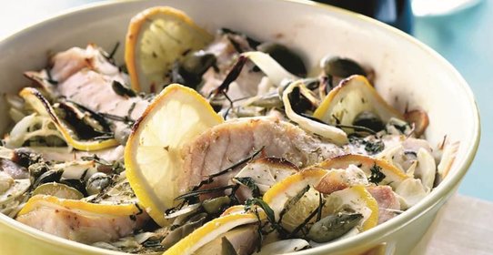 Рыба-меч с фенхелем, лимоном и каперсами