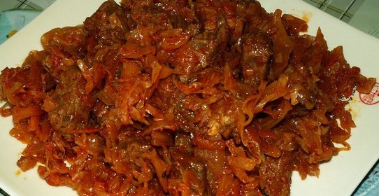 Капуста, тушенная с мясом и грибами