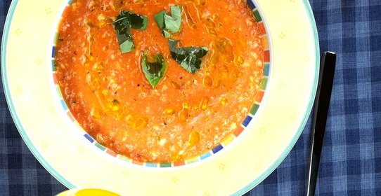 Рыбный суп с помидорами и белым вином