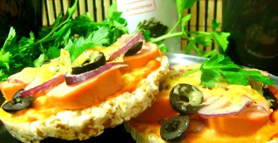 Мини-пицца на хлебцах