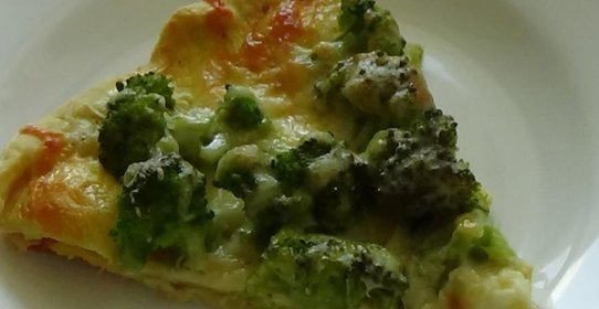 Сырная пицца с брокколи