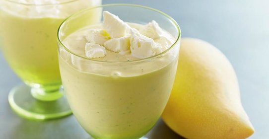 Коктейль с манго и мороженым