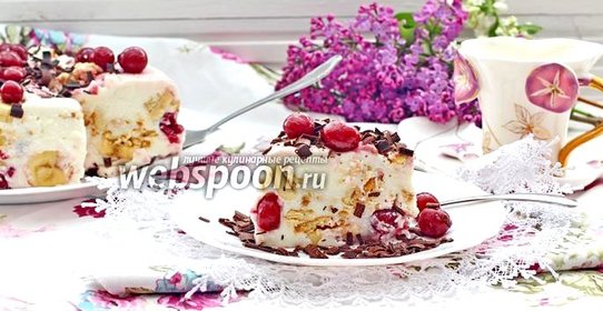 Творожно-йогуртовый торт с вишней и бананом