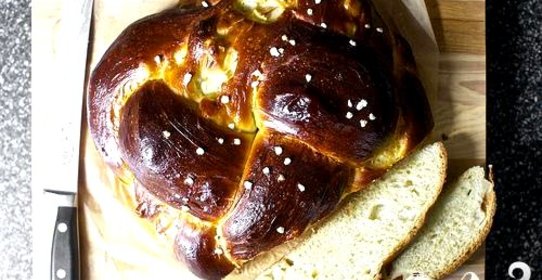 Хала с яблоками и медом