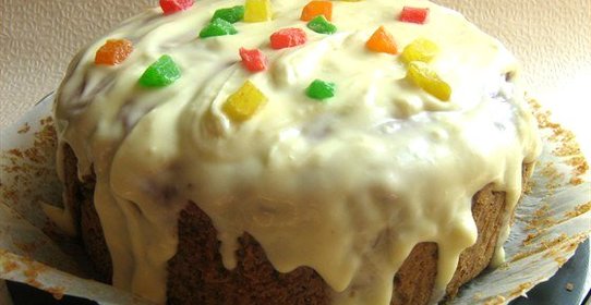 Свекольный торт с ананасами и сырной глазурью