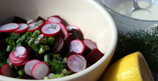 Салат из свеклы и редиса