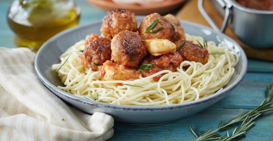 Мясные тефтельки с мацареллой в томатном соусе