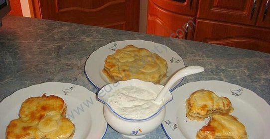 Фигурные пирожки из готового слоеного теста