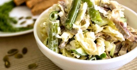 Салат с куриными желудками и пекинской капустой