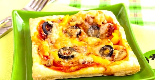 Пицца из слоеного теста