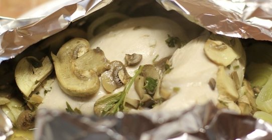 Куриная грудка с шампиньонами