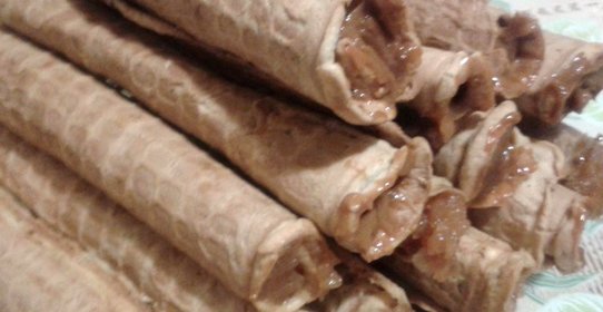 Вафельные трубочки со сгущенкой и повидлом