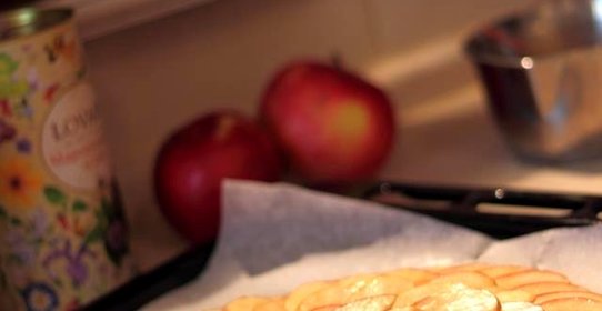 Яблочный пирог с сахарной пудрой