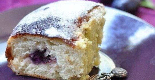 Булочки со сливой и маскарпоне