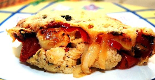 Цветная капуста с помидорами в духовке