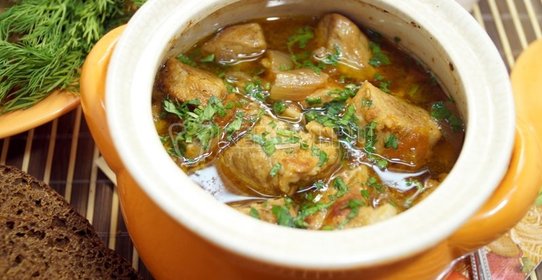 Тушеное мясо в горшочке