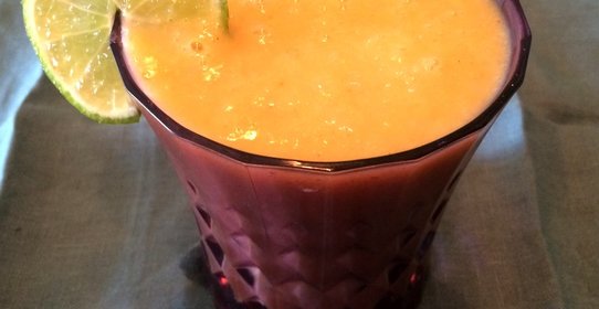 Смузи из манго и груши с гречневыми хлопьями