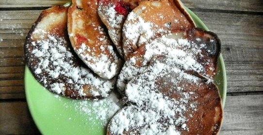 Оладьи с клубникой