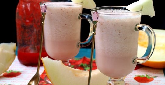 Дынно-клубничный коктейль