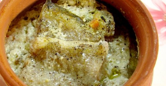 Минтай запеченный в горшочке