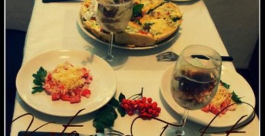 Салат из крабового мяса, томатов и сыра