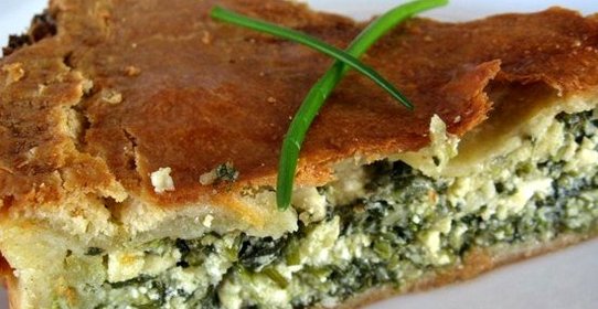 Древнеримский пирог с сыром фета и зеленым луком