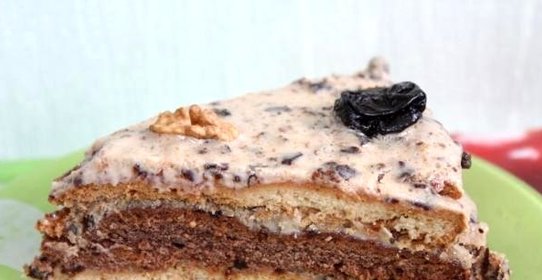 Торт с черносливом и грецкими орехами