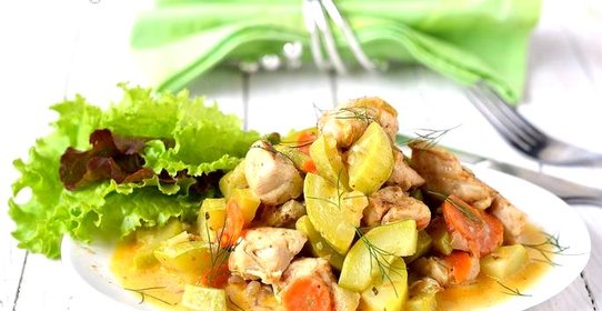 Курица тушёная с кабачками в мультиварке