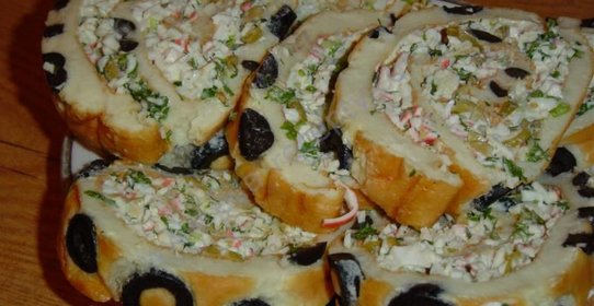 Рулет с креветками из заварного теста