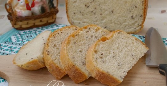 Молочный хлеб с семенами льна в хлебопечке