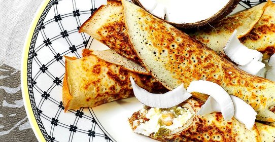 Рисовые блины с кокосовой начинкой