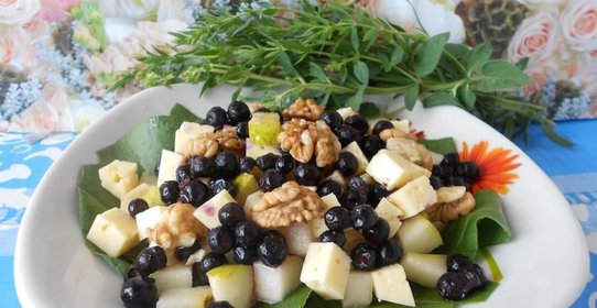 Салат с черникой