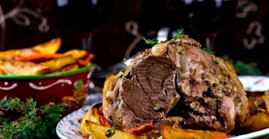 Запеченный свиной окорок