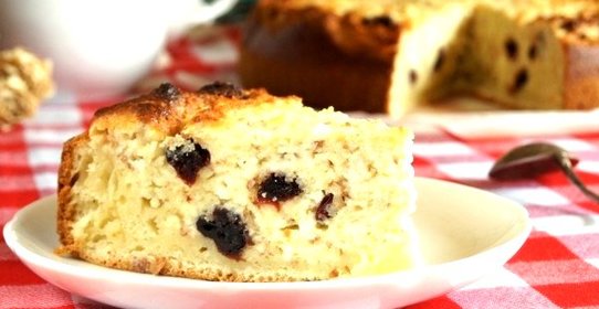 Королевская ватрушка с вишнями и миндалём