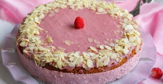 Творожно-клубничный торт