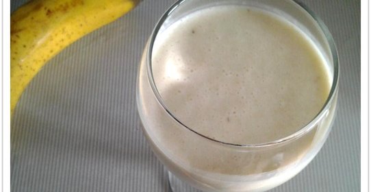 Смузи с бананом и овсянкой