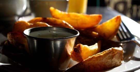 Печеный картофель с сыром фета и укропом