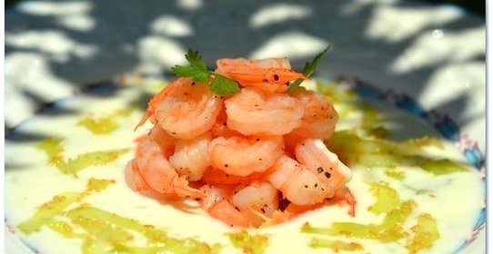 Салат с креветками в лаймовом соусе