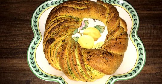 Хлеб с чесноком и пряными травами