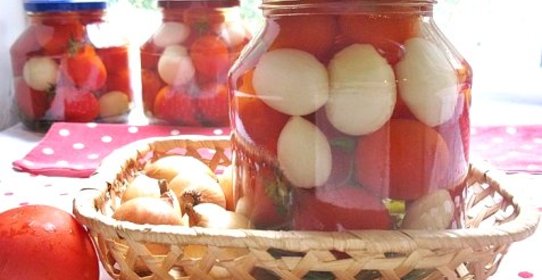 Помидоры маринованные с луком