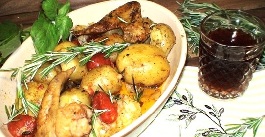 Курица с картошкой на сковороде