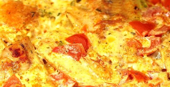 Рыбное филе, запеченное со сметаной и помидорами