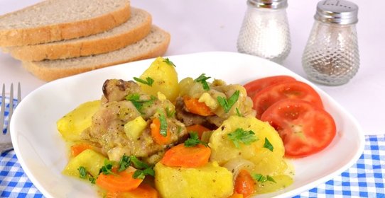 Картофель с куриными окорочками, овощами и карри в рукаве