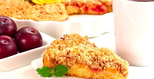 Пирог с фруктами и миндальным штрейзелем