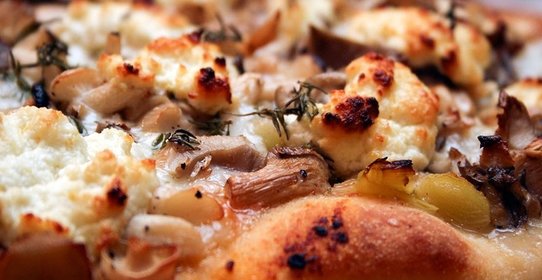 Пицца с солеными грибами