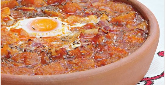 Кастильский суп с хлебом и яйцами