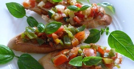 Брускетта с цуккини и болгарским перцем