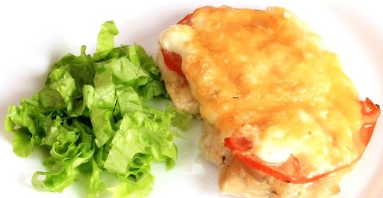Куриное филе с помидорами и сыром