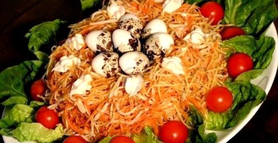 Салат с курицей, картофелем и яйцами