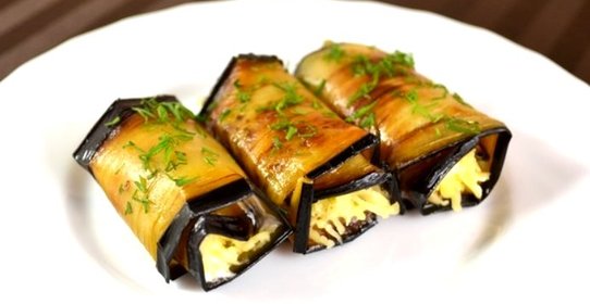 Баклажанные рулетики с сыром